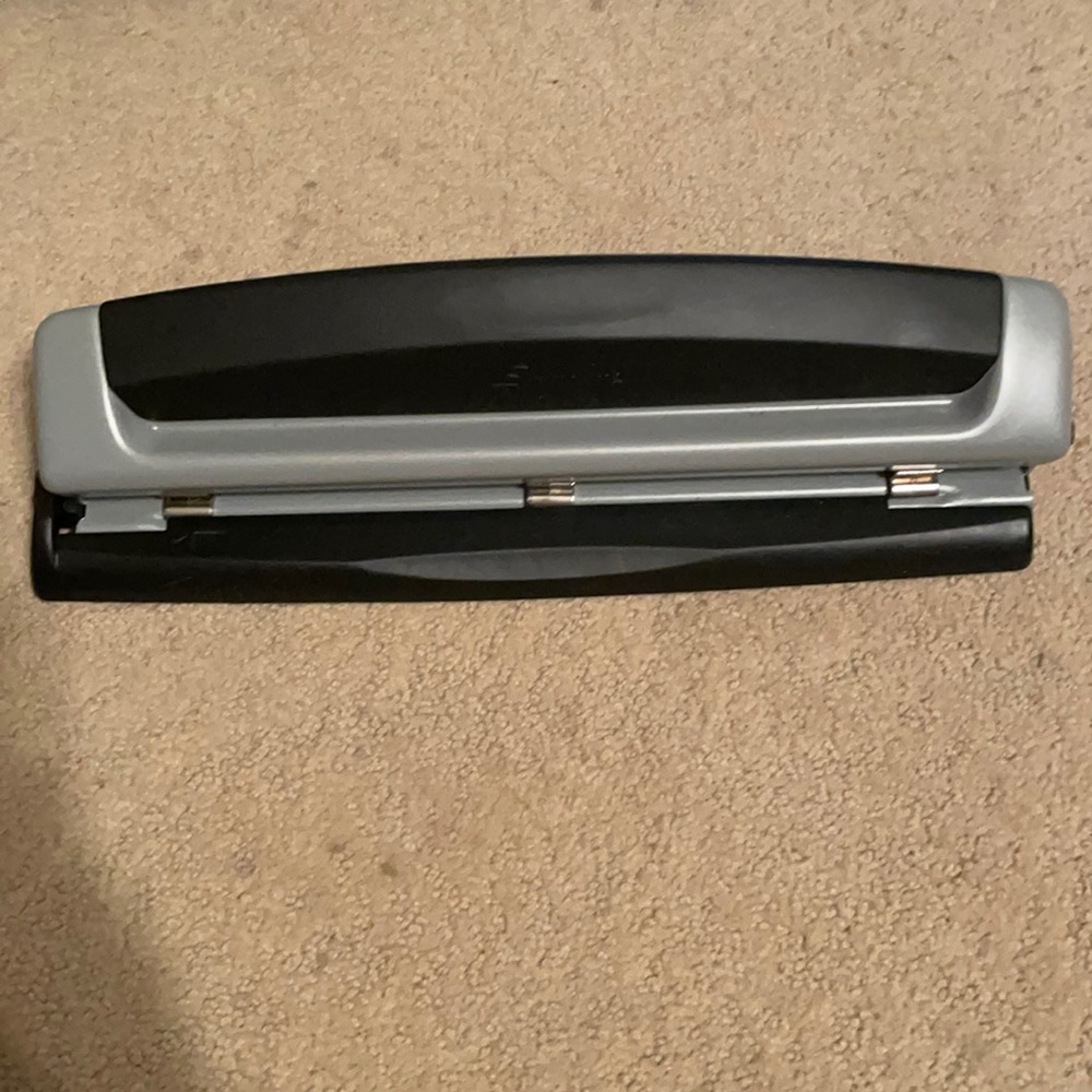 3 hole puncher